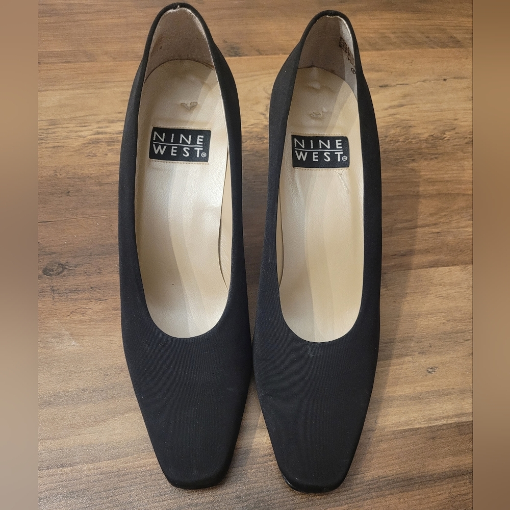 Nine West Women's Black Classic Pointed-Toe Pumps